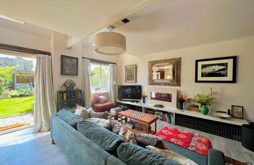 Eclectic Barn - Pergola & Dog-Friendly Garden - Photo 10