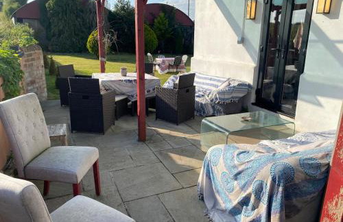 Upper House Stunning Country Home - Photo 40