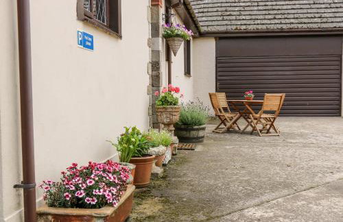 Courtyard Cottage - Photo 25