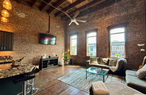 Loft in the Heart of Town-3BR-2bath-500Mbps WiFi-4car parking-EV-boat - Foto 1