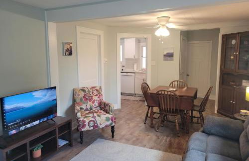 The Lily Pad on Benzie Blvd - Super Cute! - Foto 17