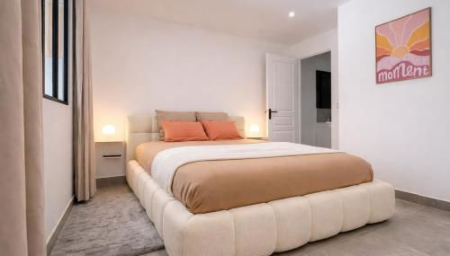 Le Sweet - By BEST KEYS - Suite Design avec Spa Privatif Balnéo - Centre-Ville - Lit Queen Size - Smart TV Netflix - Ambiance Romantique - WiFi Fibre - Check-in Autonome - Foto 3