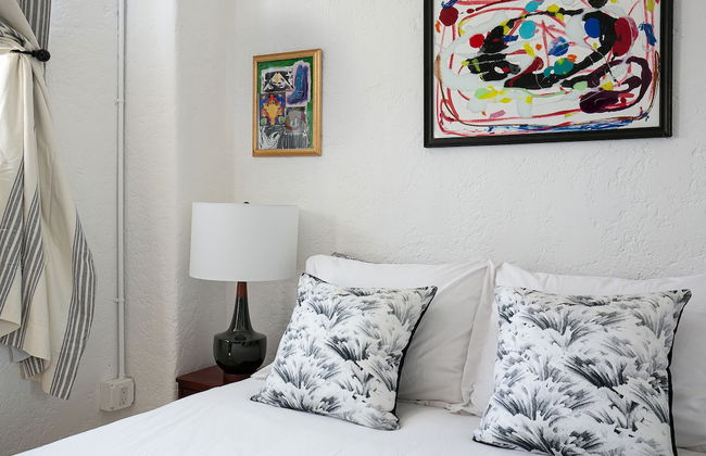 Beautiful Studio Near Hollywood! Sleeps 2! - Photo 3