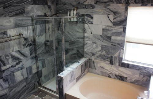 Amazing 4 Bedroom House with nice Backyard - Foto 13