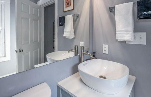 Walnut Hills, 5min to UC, Sleeps 7ppl, Lux Beds, Smart TVs - Foto 15