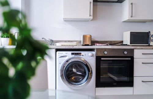 1BR & 2BR Apt -for CONTRACTORS- free PARKING close to EVERTON & ANFIELD stadium, Liverpool City Centre managed by Chique Properties Ltd - Foto 21