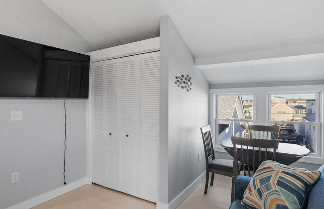 Modern Condo Perfect For Winter Rental - Photo 5