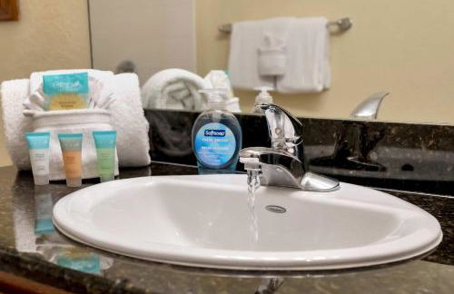 2BR Fireworks View with Pool & Spa 5 Minutes to Disney - Foto 61