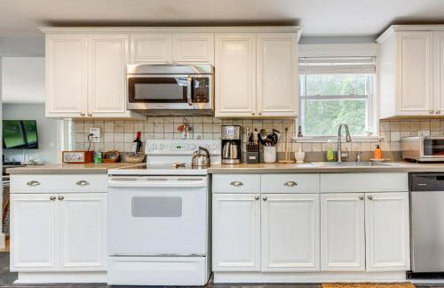 Hamptons Vacation Rental with Seasonal Pool! - Foto 9