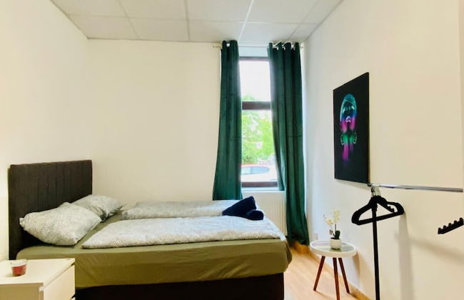 Stylish Shared 3-Bedroom Stay Near City - Foto 35