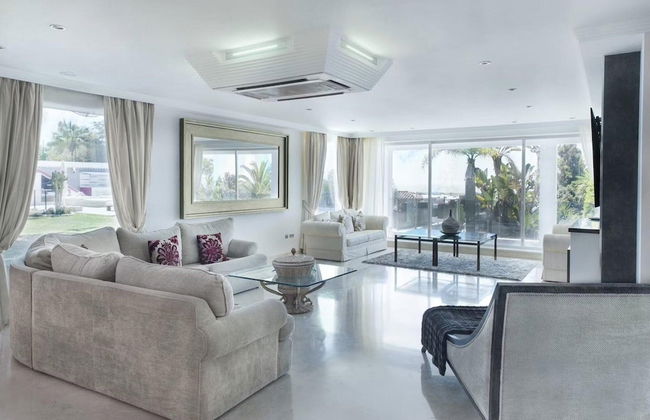 Modern Versace-themed Villa - Foto 12