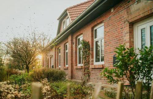 Renovated Semi-Detached House With Garden Views - Foto 1