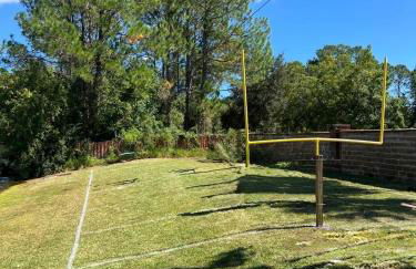 Ultimate Backyard Oasis, Heated Pool, Spa and Lake - Foto 7