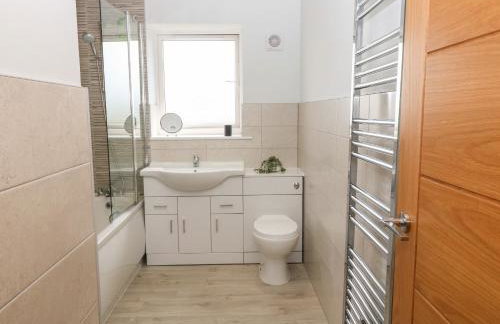 Beach Apartment 9 - Photo 13