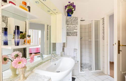 Cozy and Bright Pyramid Apartment - Photo 11