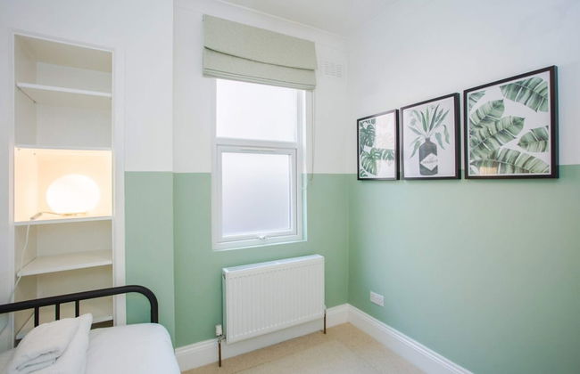 Stylish & Modern 3 Bed Flat in NW London With Garden - Foto 2