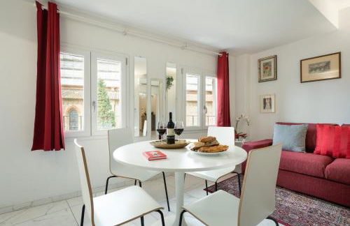 Avelli Pia Fourth Floor with 2 Bathrooms - Florence Charming Apartments - Delightful and bright 4rd-floor apartment without elevator, overlooking one of Florence's most beautiful squares, Exceptionally located for exploring the city - Foto 38