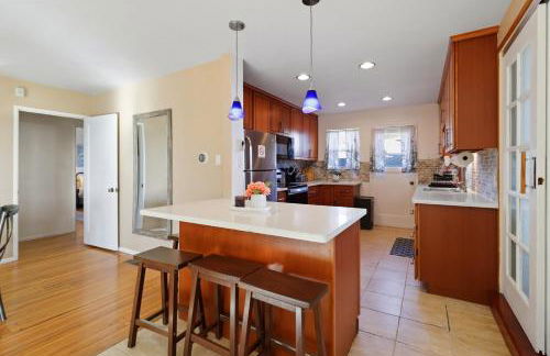 Relaxing 4 bedroom - Full Kitchen & Dining - BART - Foto 4