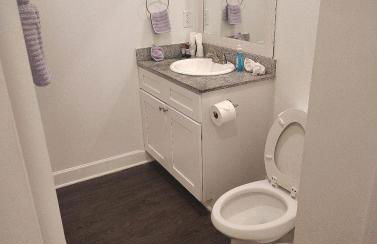 Relax and Explore Poolside Stay Near Local Spots - Foto 17