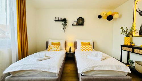 Black&Yellow Apartment Bielefeld 24h Check in WLAN Parkplatz ÖPNV - Foto 1