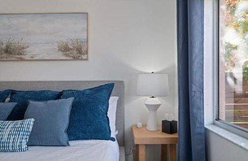 Pool - Free Parking - 2BD 1 Block from the Water - Foto 23