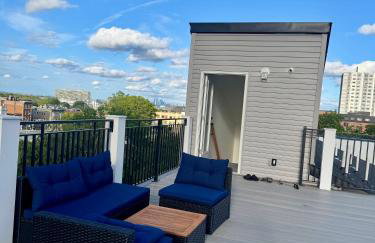 Cozy 3BR Retreat with Rooftop Near EWR & NYC Access - Photo 2