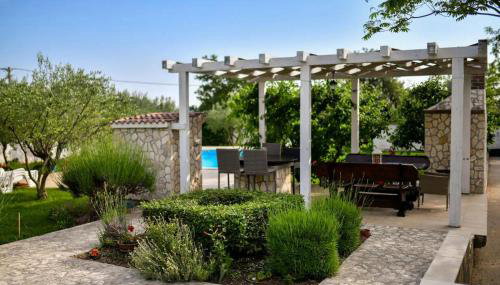 Six-Bedroom Holiday Home In Sv Filip I Jakov - Foto 3, Garden