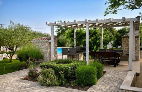 Six-Bedroom Holiday Home In Sv Filip I Jakov - Foto 3