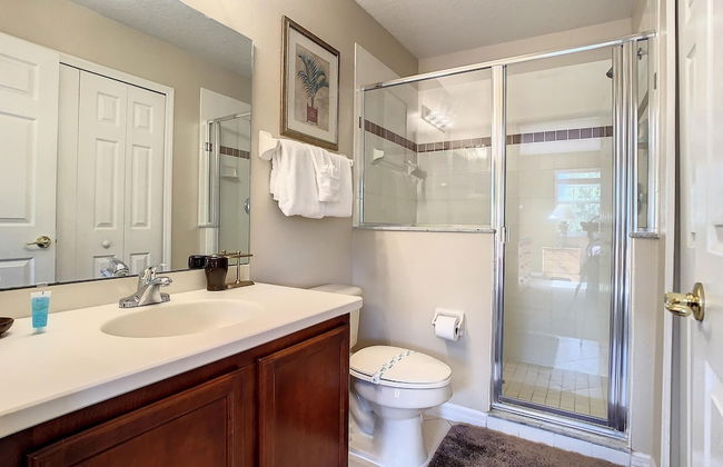 Fantastic 7 Bed 6 Bath in Prestigious Gated Comm - Foto 27