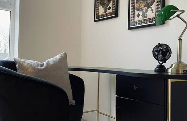 Kensington Place - 4 Bedroom Home w Free Parking - Photo 9