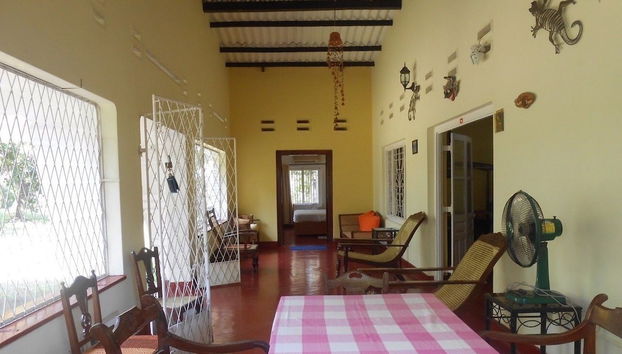 Coin salon dans le hall