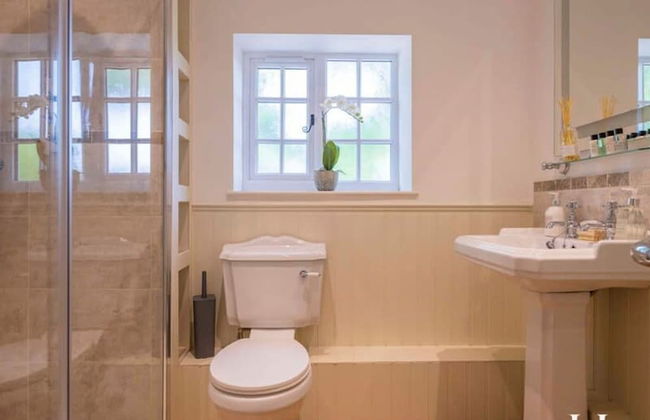 Luxurious 4 Bedroom Vineyard Villa Stanlake Park - Foto 18