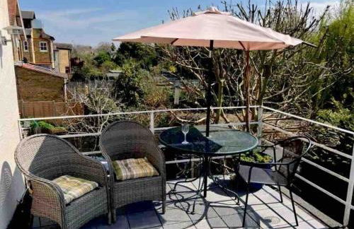 Entire 1bed Studio With Ensuite, Balcony & Parking - Foto 14