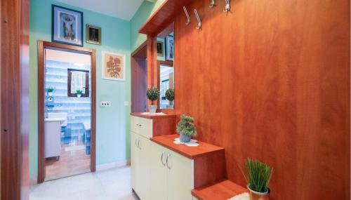 Amazing Home In Mijaca - Foto 5