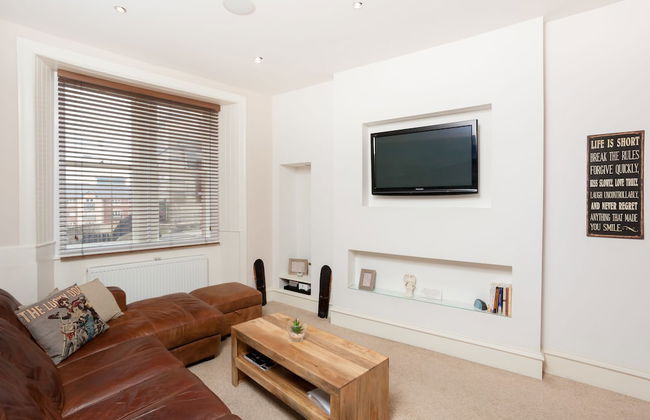 St Stephen Street Apartment - Photo 9