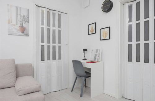 Jasny Apartament z Tarasem i Parkingiem by Noclegi Renters - Foto 9