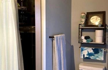 Tranquil Glamping near the Coast: Charming Rustic Cabin Rental in Midway, Georgia - Foto 8