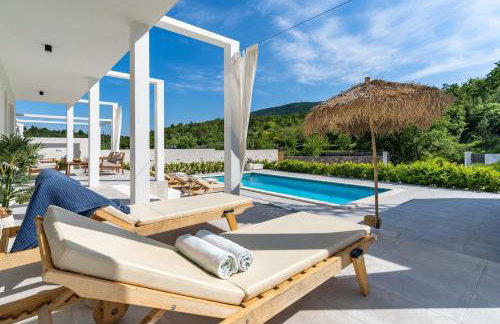 Villa Zen with 4 bedrooms, private 32 sqm pool, summer kitchen, 7 km from the beach - Photo 3