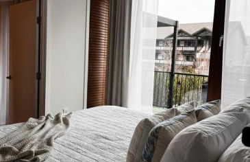 Lakeside luxury with hot tub and pool - Foto 31