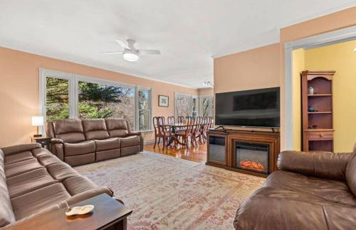 Serenity Views Retreat - Close to City and Parkway! - Foto 37