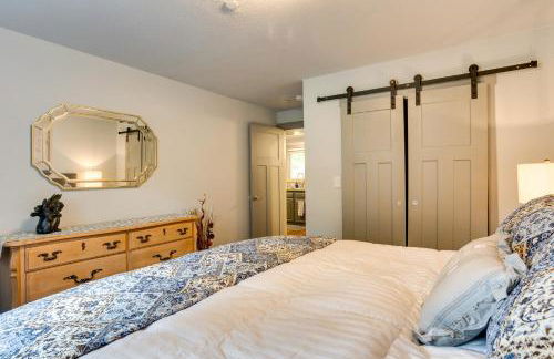 Hot Tub and Fire Pit Access! Peaceful Renton Retreat - Foto 13