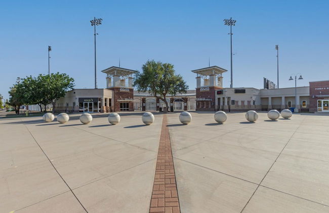 Spacious Oasis Spring Training Pool Tennis - Photo 37