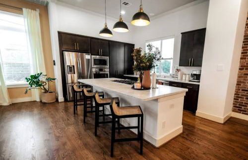 Downtown Escape - Backyard, Game room and Free Parking - Foto 25