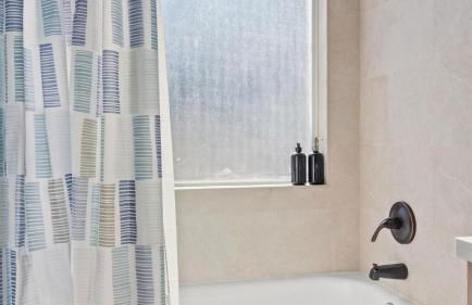 Upstay Stylish 4BR Getaway in Vibrant East Austin - Foto 15