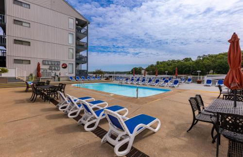 F Lakefront! Remodeled, Sleeps 4, Boat Slip, Patio, WiFi, Cable, Pool - Foto 35