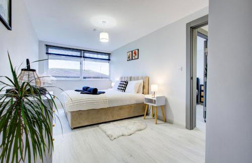 Modern 2 Bed in High Wycombe by ARP Homes, Ideal for Families or Business, Free Parking - Foto 1