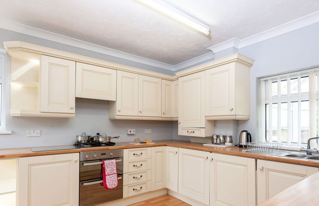 HC Property - Vale View - Photo 8