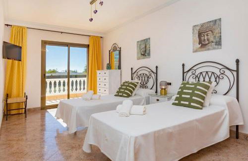 Villa close to Ibiza Town Sleeps 12 - Photo 38