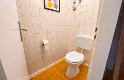 stylische 110m2 Wohnung in Top Lage mit Balkon und 2 Schlafzimmern für bis zu 6 Personen sowie kostenloser Parkgarage max 1,65m Höhe und 1,8m Breite - Foto 14