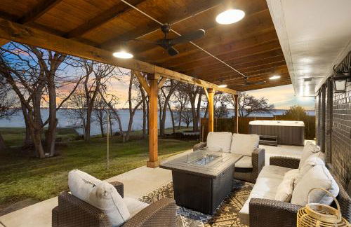 Cosy Waterfront Home - Photo 18